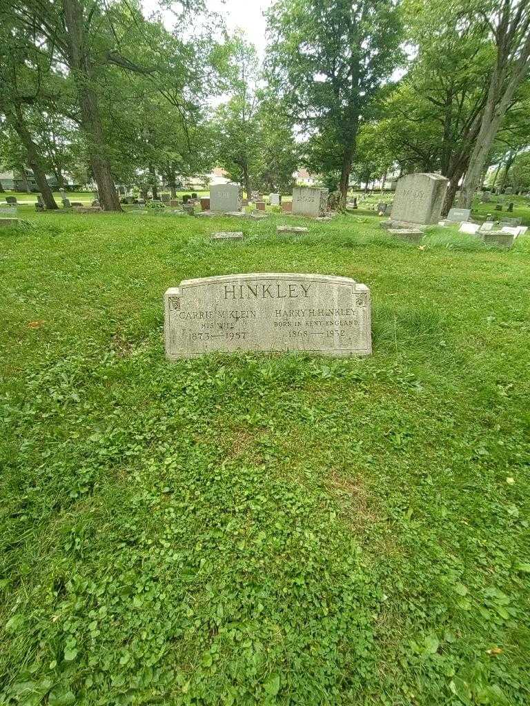 Carrie M. Klein Hinkley's grave. Photo 1