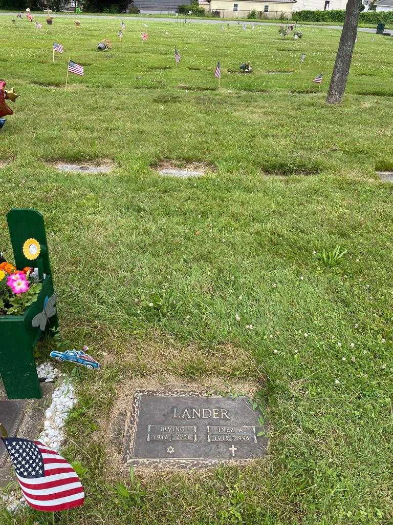 Inez A. Lander's grave. Photo 2