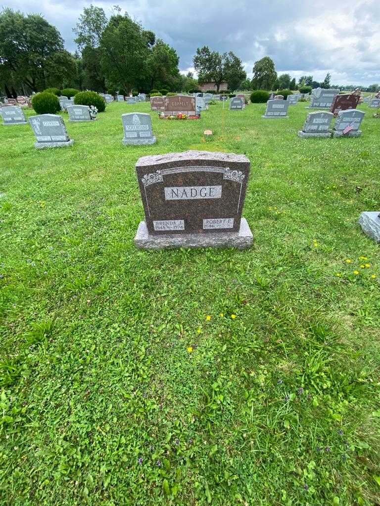 Brenda J. Nadge's grave. Photo 1
