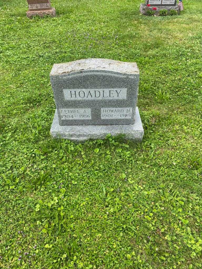 Ethel J. Hoadley's grave. Photo 2