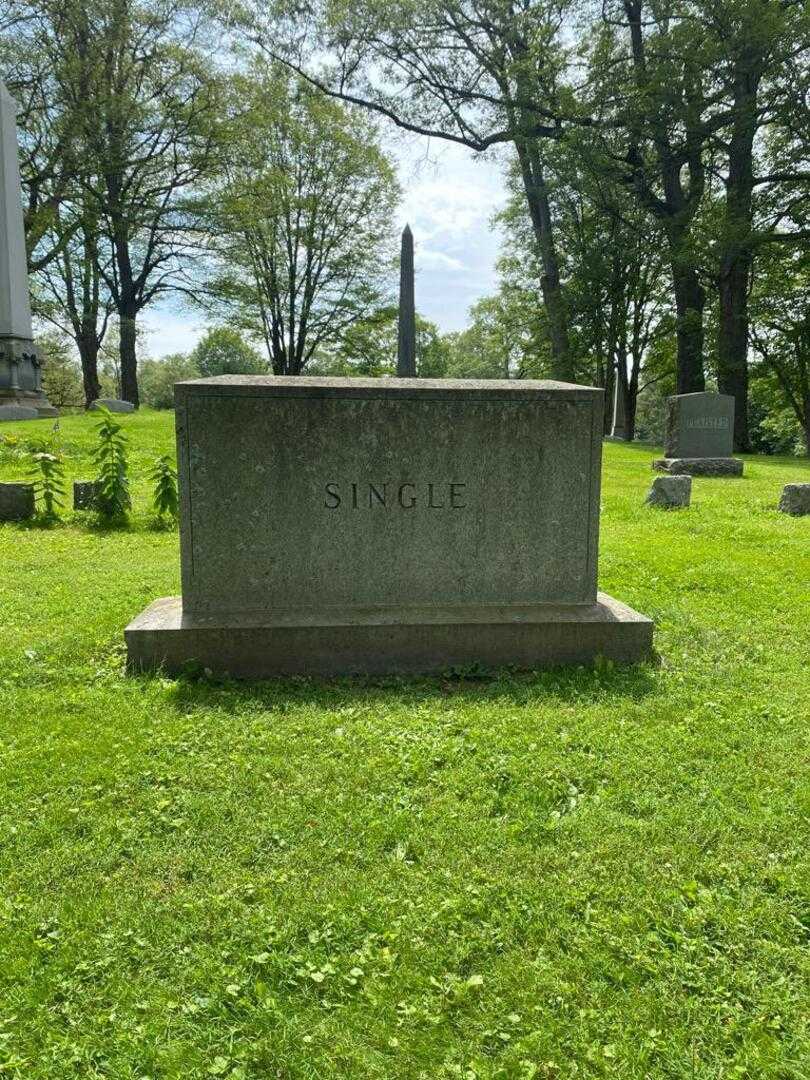 Marion Leonore Single's grave. Photo 4