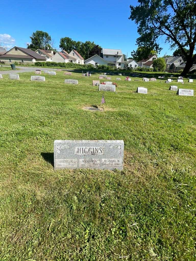 Lettie M. Higgins's grave. Photo 1