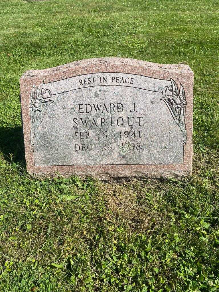Edward J. Swartout's grave. Photo 3