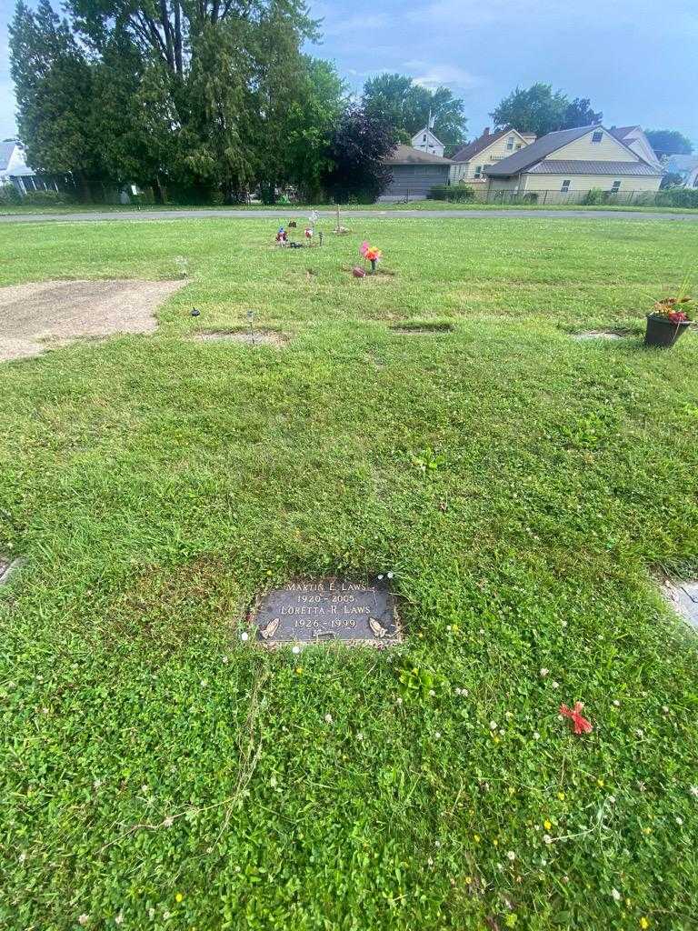 Loretta R. Laws's grave. Photo 2