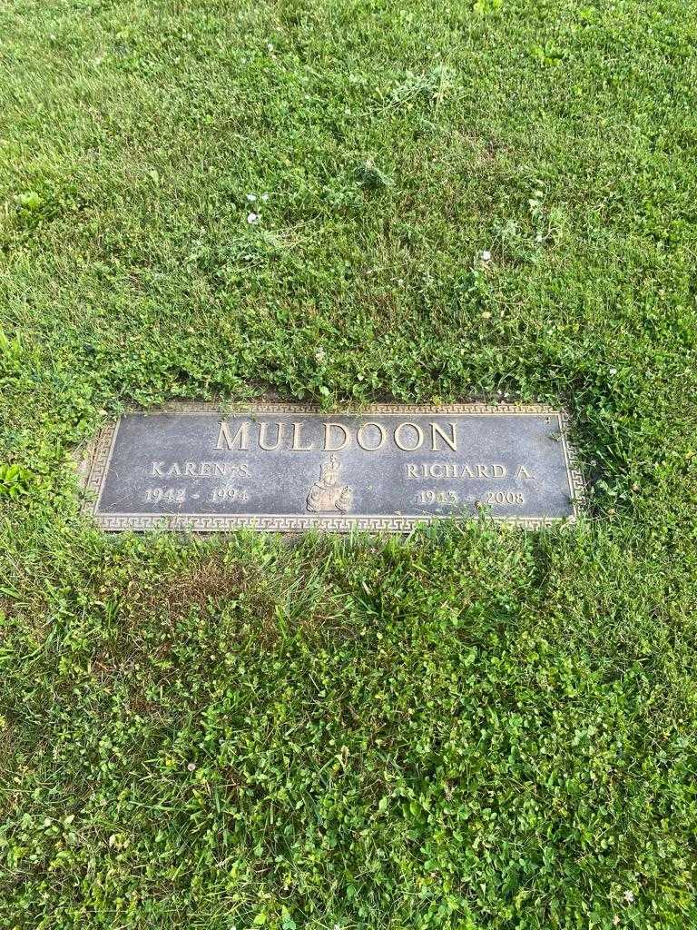 Richard A. Muldoon's grave. Photo 2