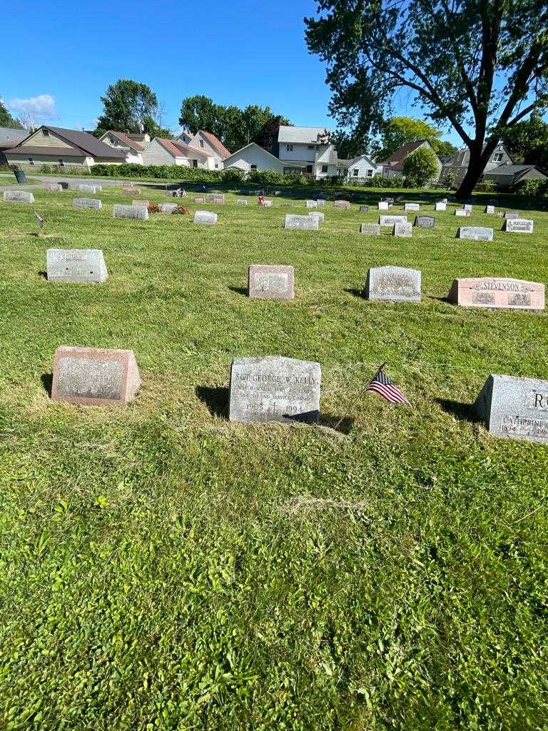 George W. Kelly's grave. Photo 1
