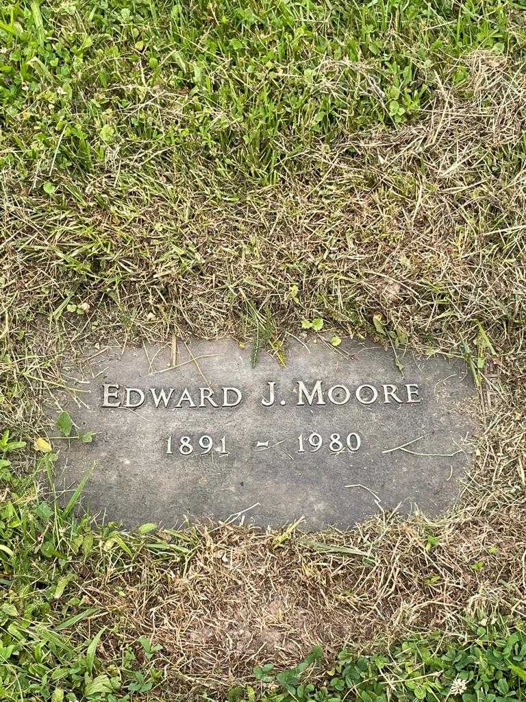 Edward J. Moore's grave. Photo 3