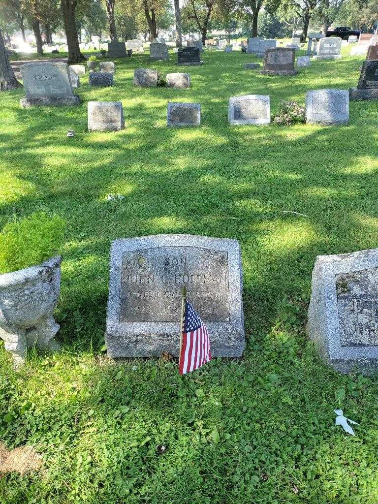 John Carl Hoffman's grave. Photo 1