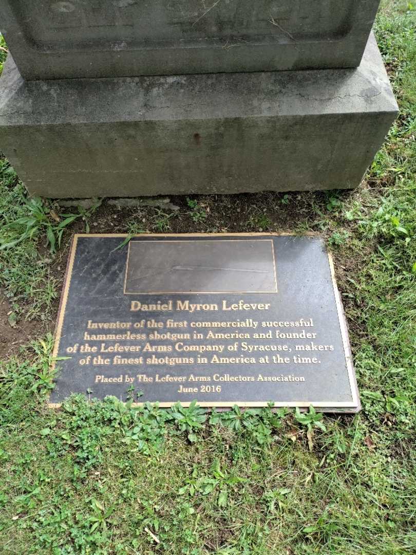 Daniel M. Lefever's grave. Photo 4
