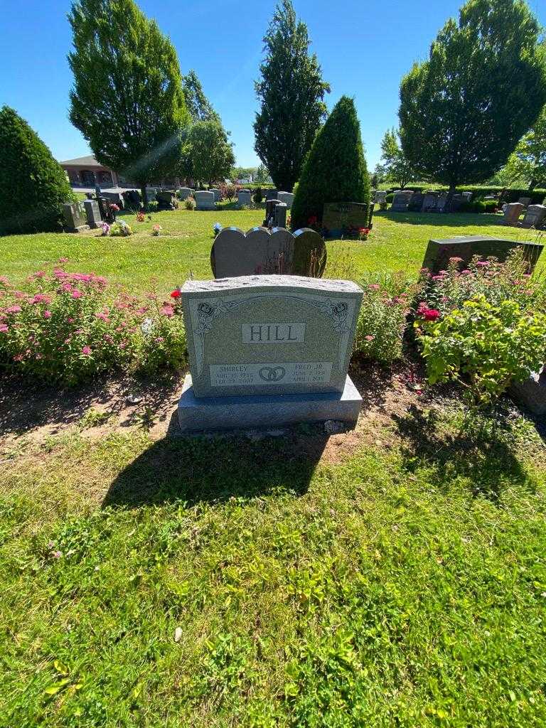 Shirley Hill's grave. Photo 1