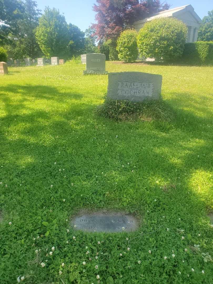 Doris L. Cochran's grave. Photo 1