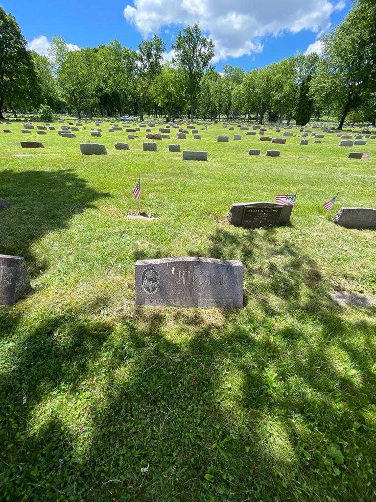 Mildred E. Kleiner's grave. Photo 1