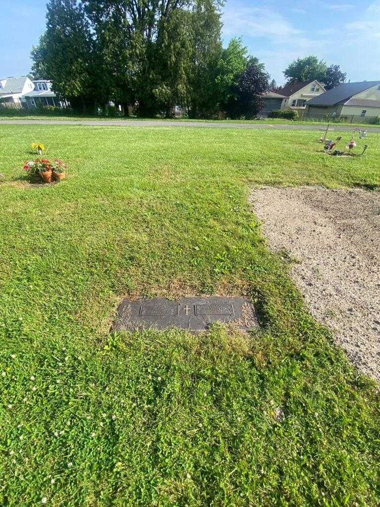 Gordon Englestead's grave. Photo 1
