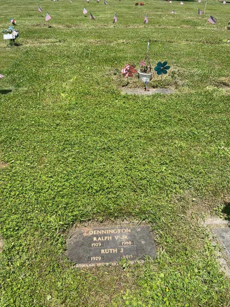 Ralph V. Dennington Junior's grave. Photo 1