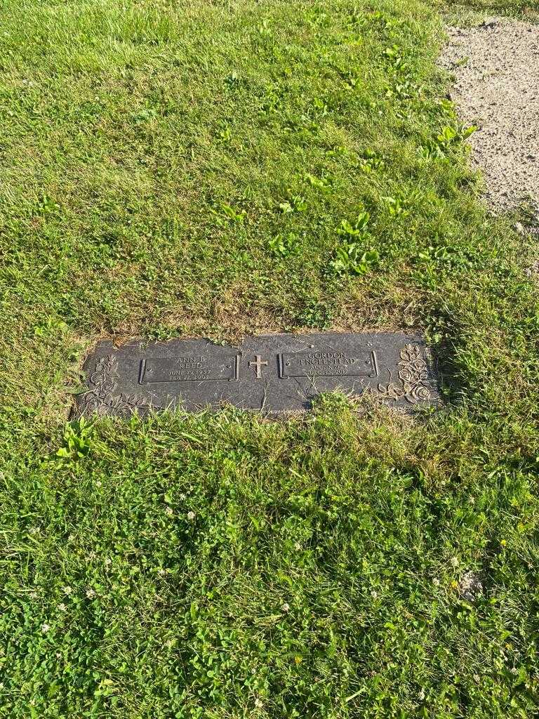Gordon Englestead's grave. Photo 2