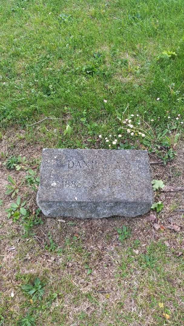 Daniel A. Thornton's grave. Photo 3