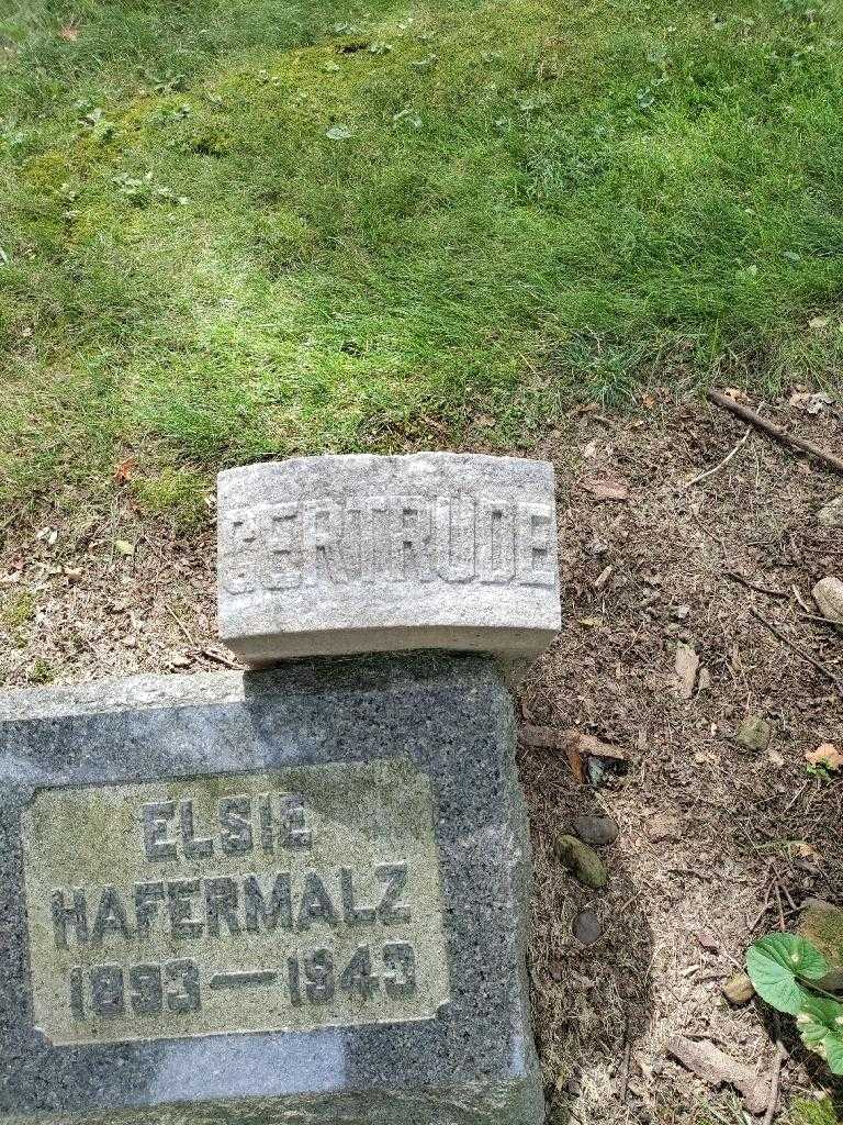 Gertrude Susan Quackenbush's grave. Photo 2