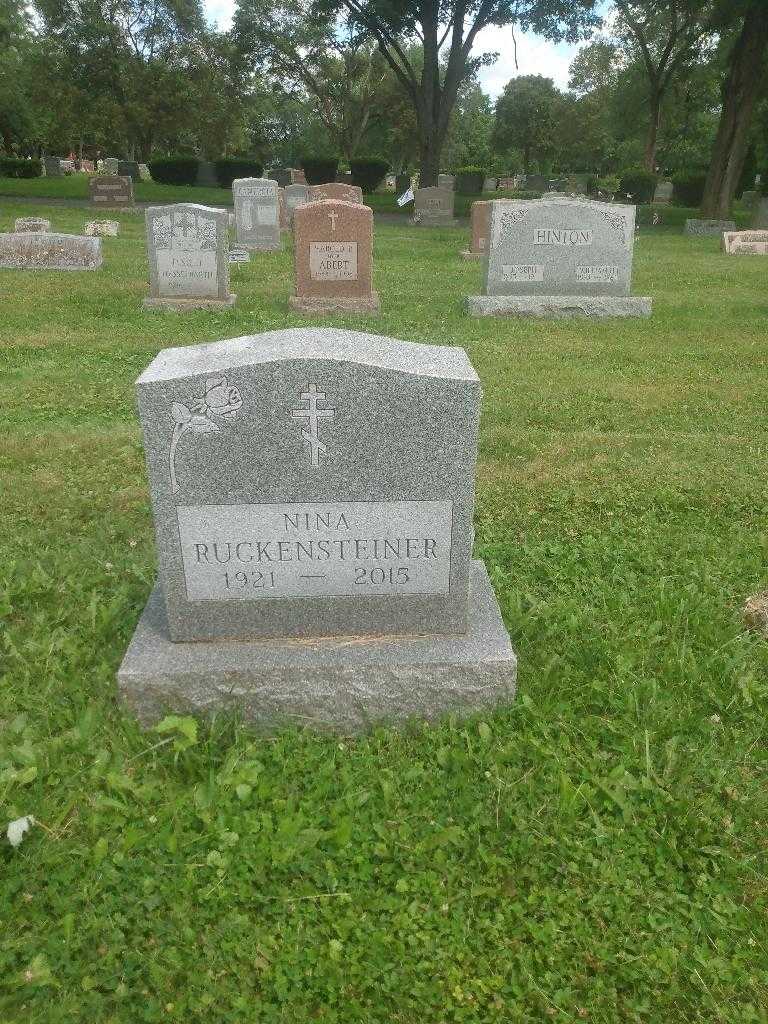Nina Ruckensteiner's grave. Photo 1