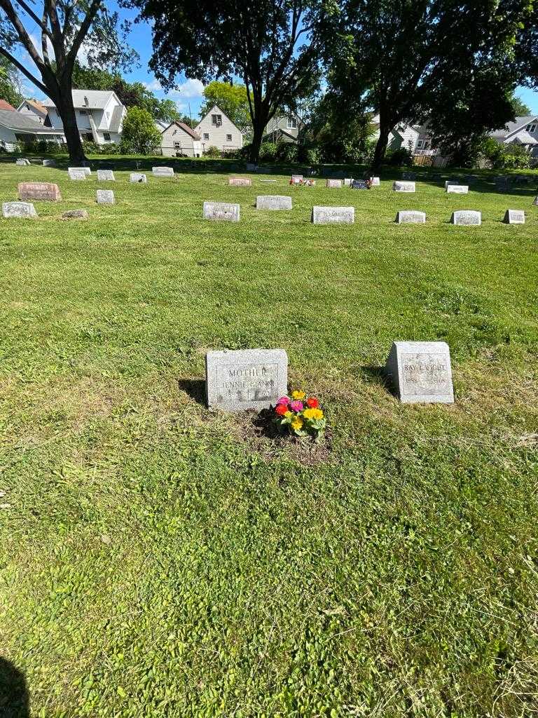Jennie Gianni's grave. Photo 1