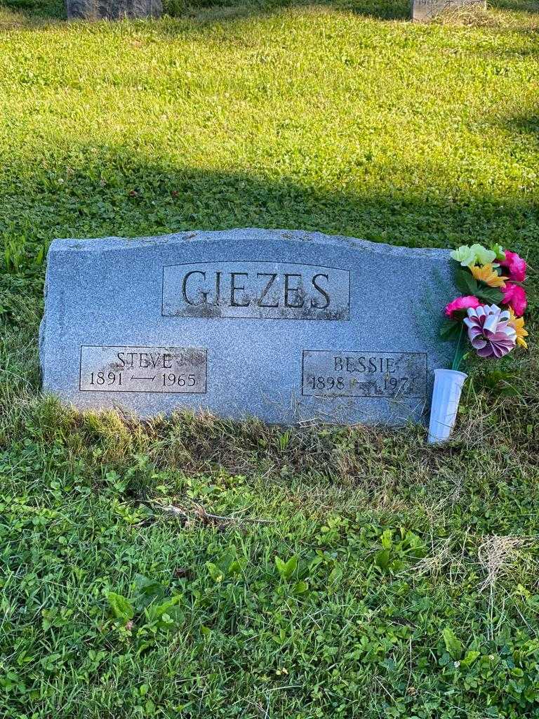 Bessie Dardaris Giezes's grave. Photo 3