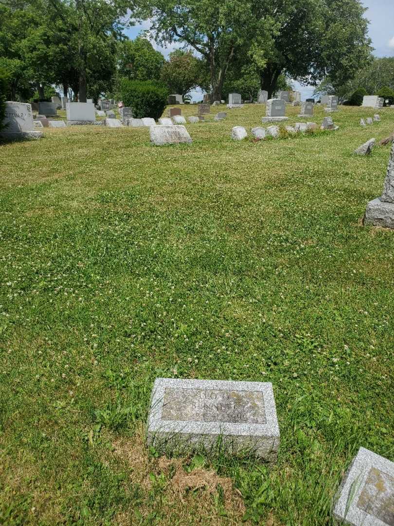 Leo O. Bennett's grave. Photo 7