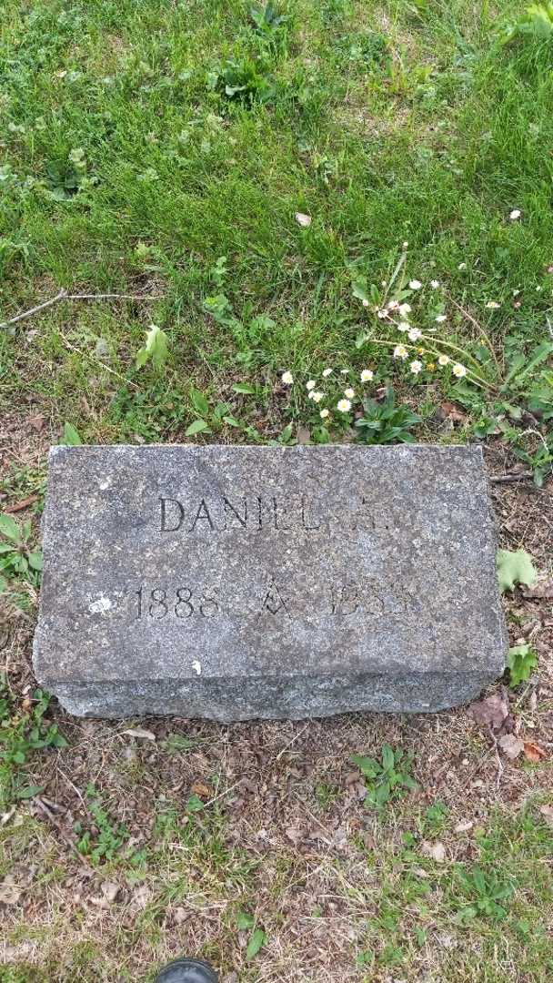 Daniel A. Thornton's grave. Photo 4