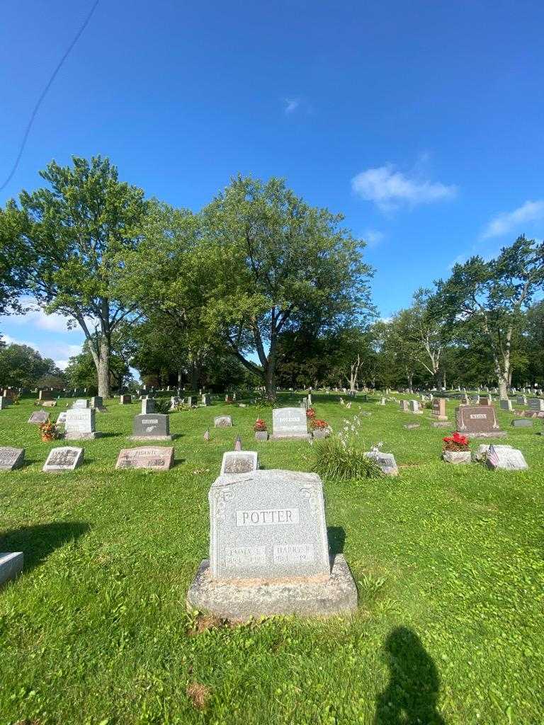 Emma F. Potter's grave. Photo 1