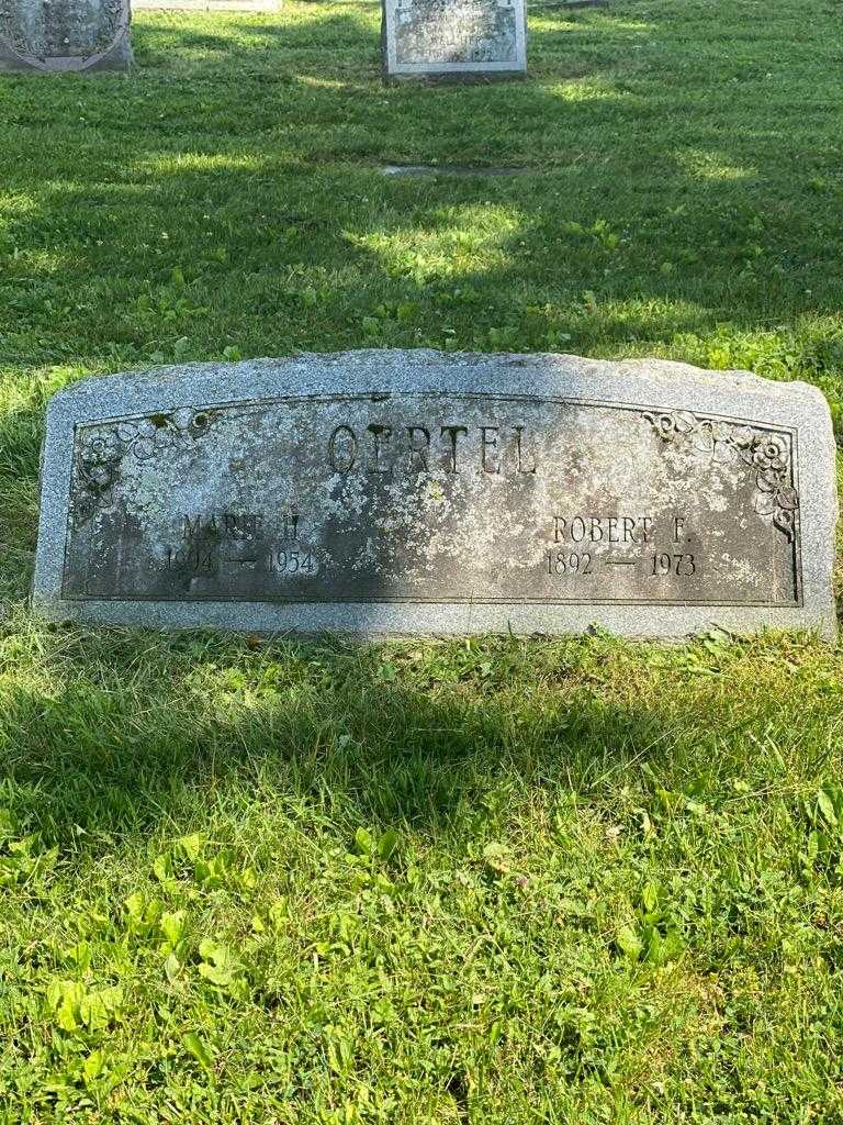 Robert F. Oertel's grave. Photo 3