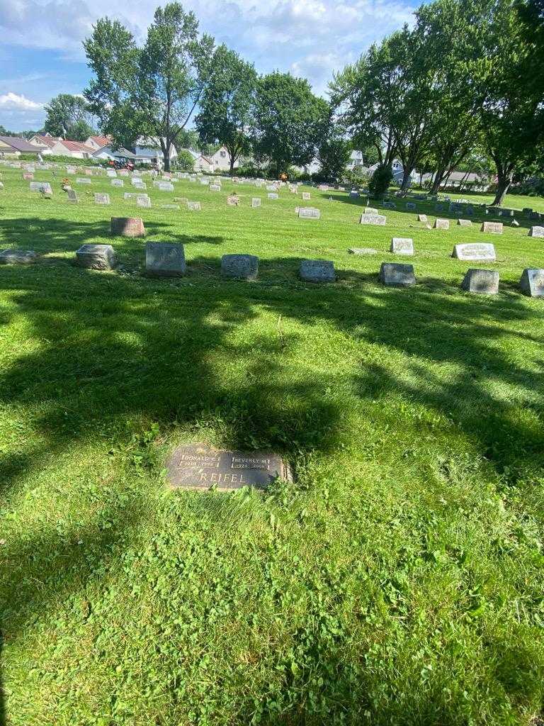Donald C. Reifel's grave. Photo 4