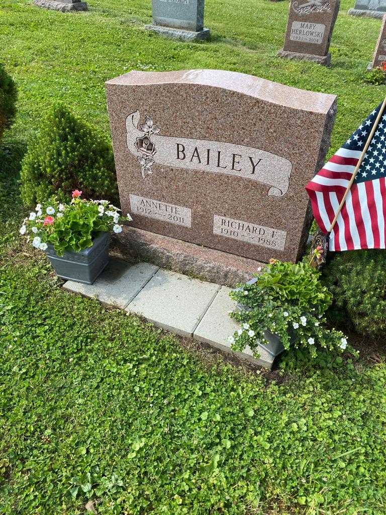 Annette Bailey's grave. Photo 2