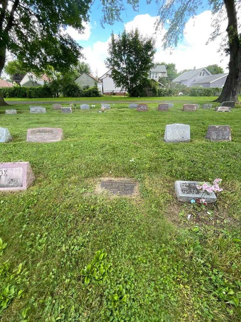 Lynn Harold Baker's grave. Photo 1