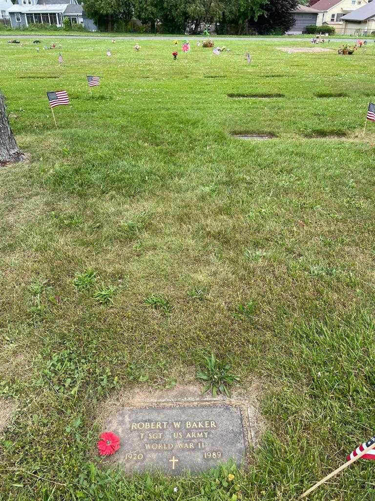 Robert W. Baker's grave. Photo 2