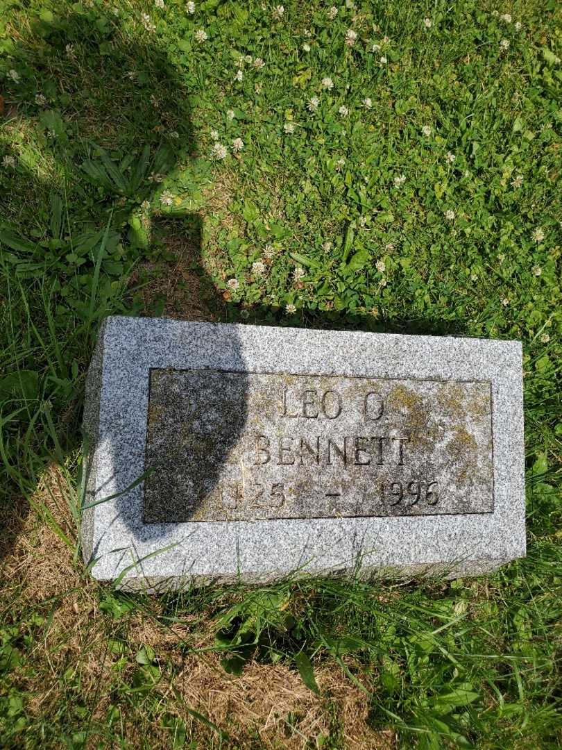 Leo O. Bennett's grave. Photo 9