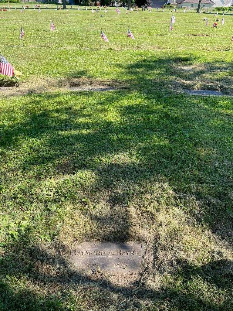 Raymond A. Haynes's grave. Photo 2