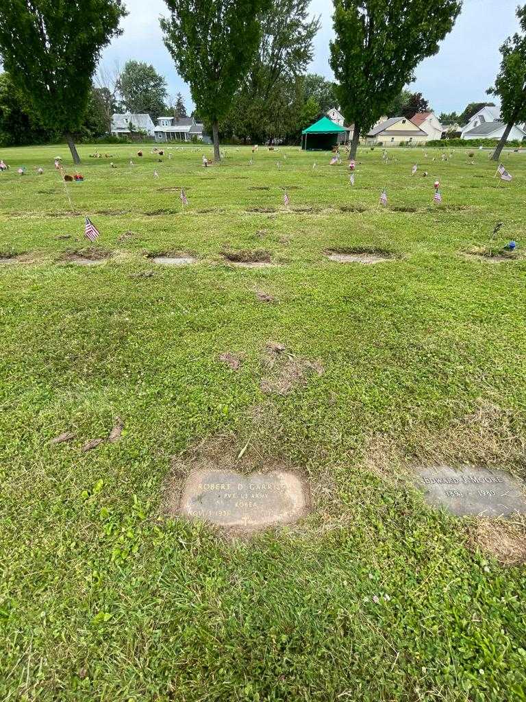Robert D. Garrison's grave. Photo 1