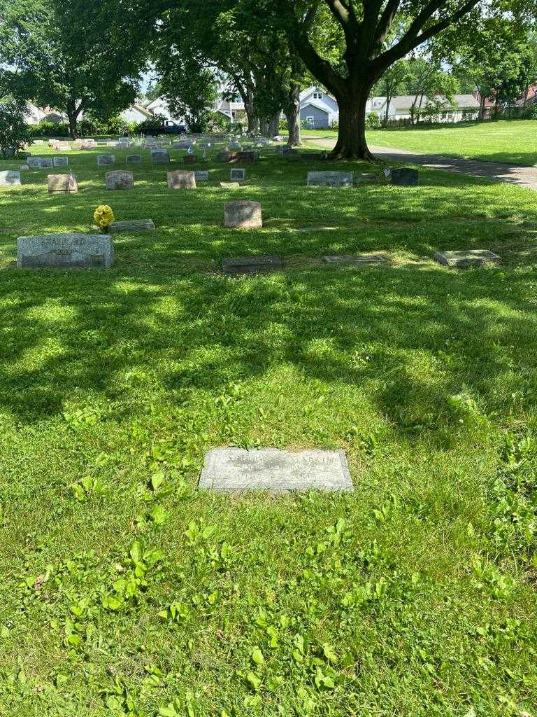 Earleen S. Martin's grave. Photo 5