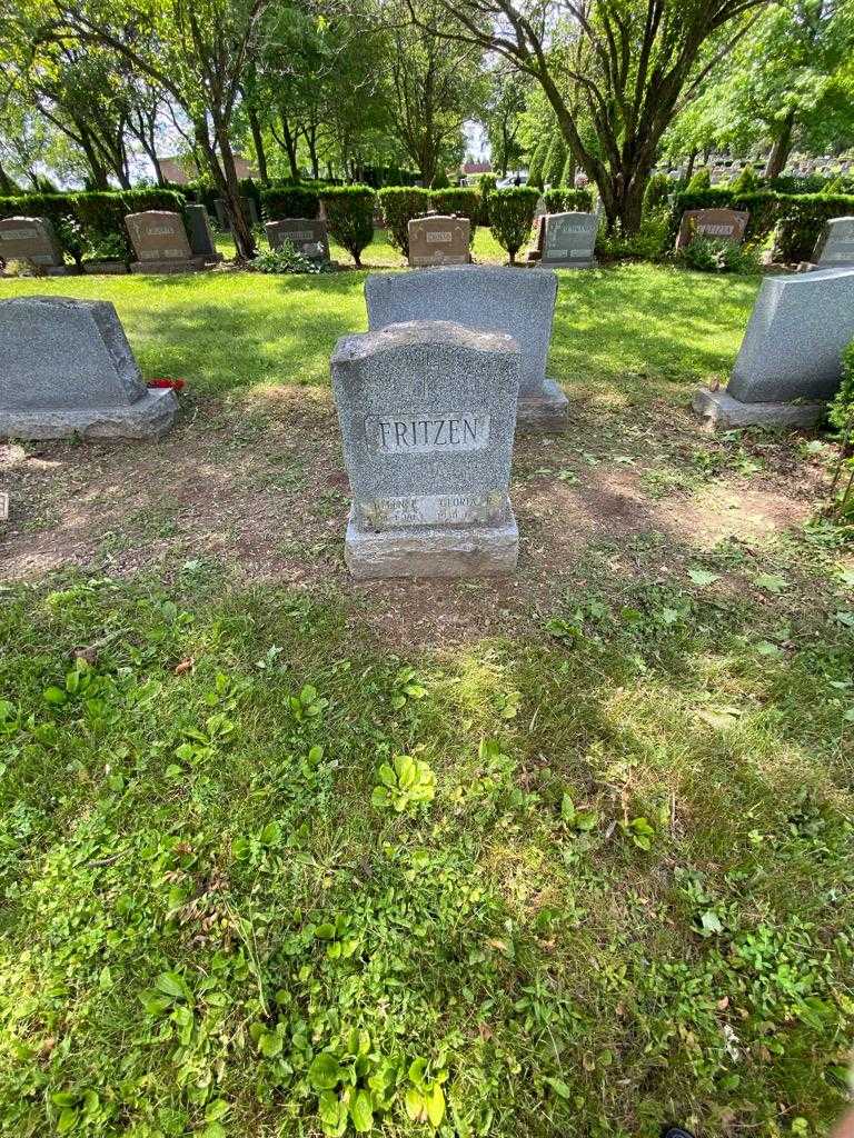 Gloria L. Fritzen's grave. Photo 1