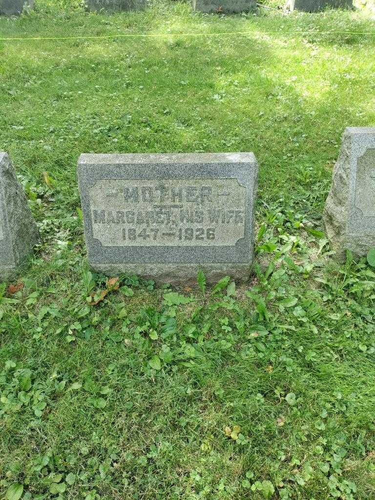 Margaret Benshadel's grave. Photo 1