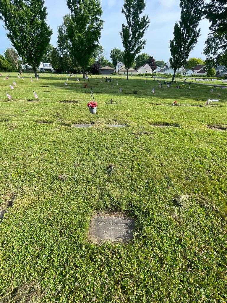 Edna C. Simmons's grave. Photo 1