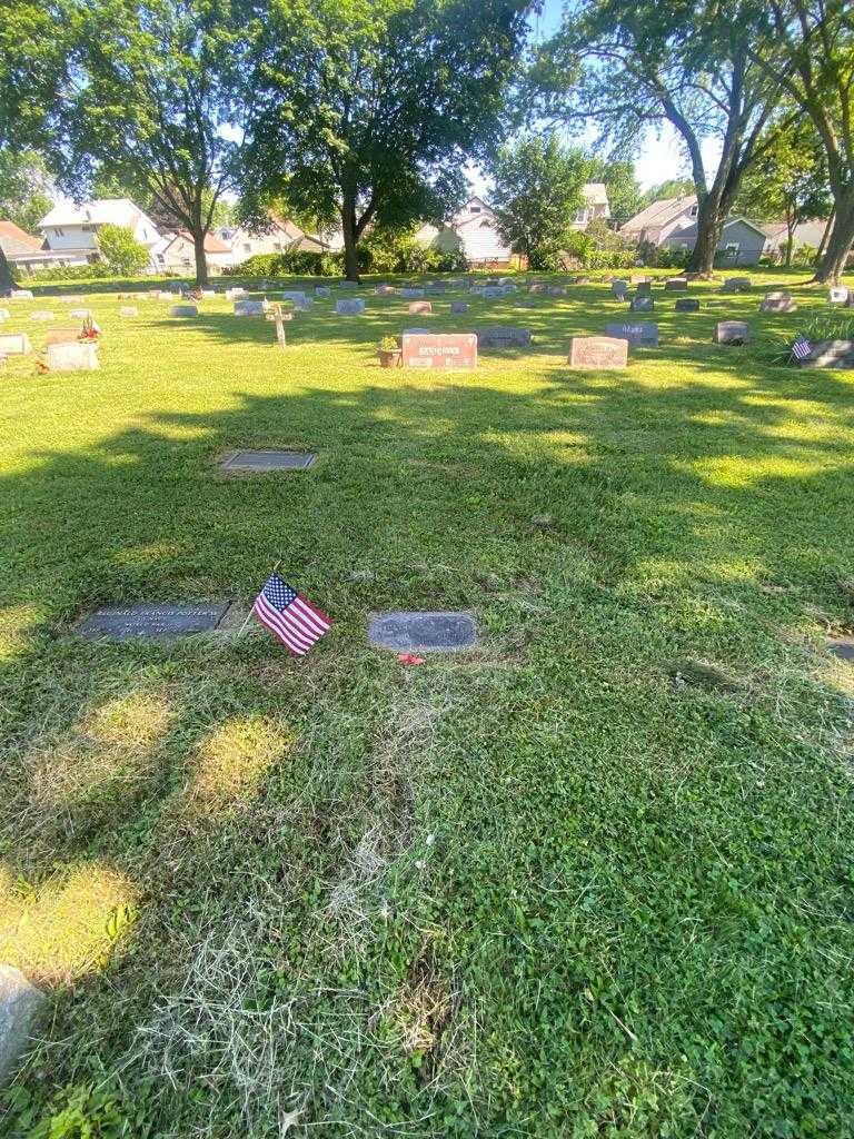 Grace C. Mullen's grave. Photo 1