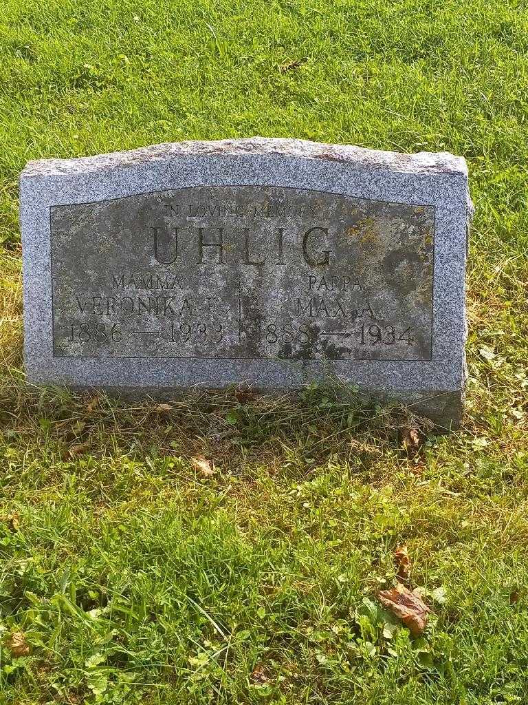 Veronika F. Uhlig's grave. Photo 2