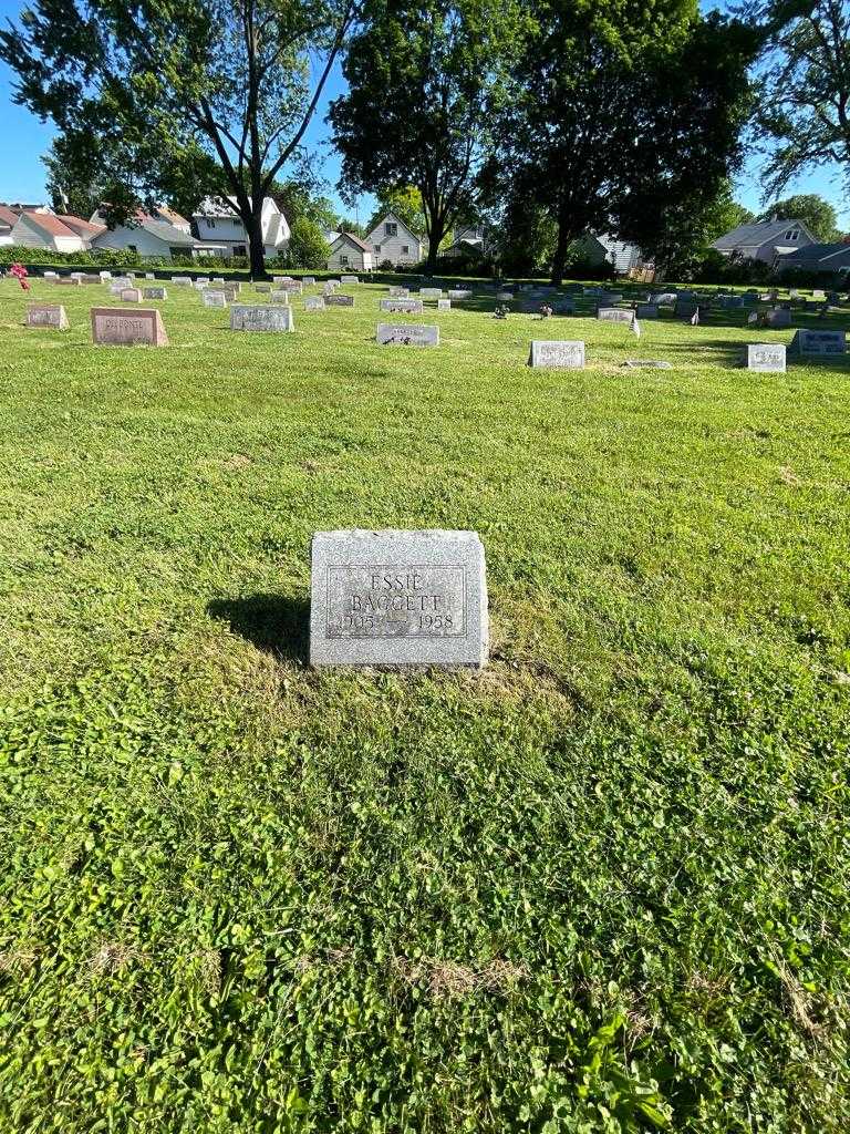 Essie Baggett's grave. Photo 1