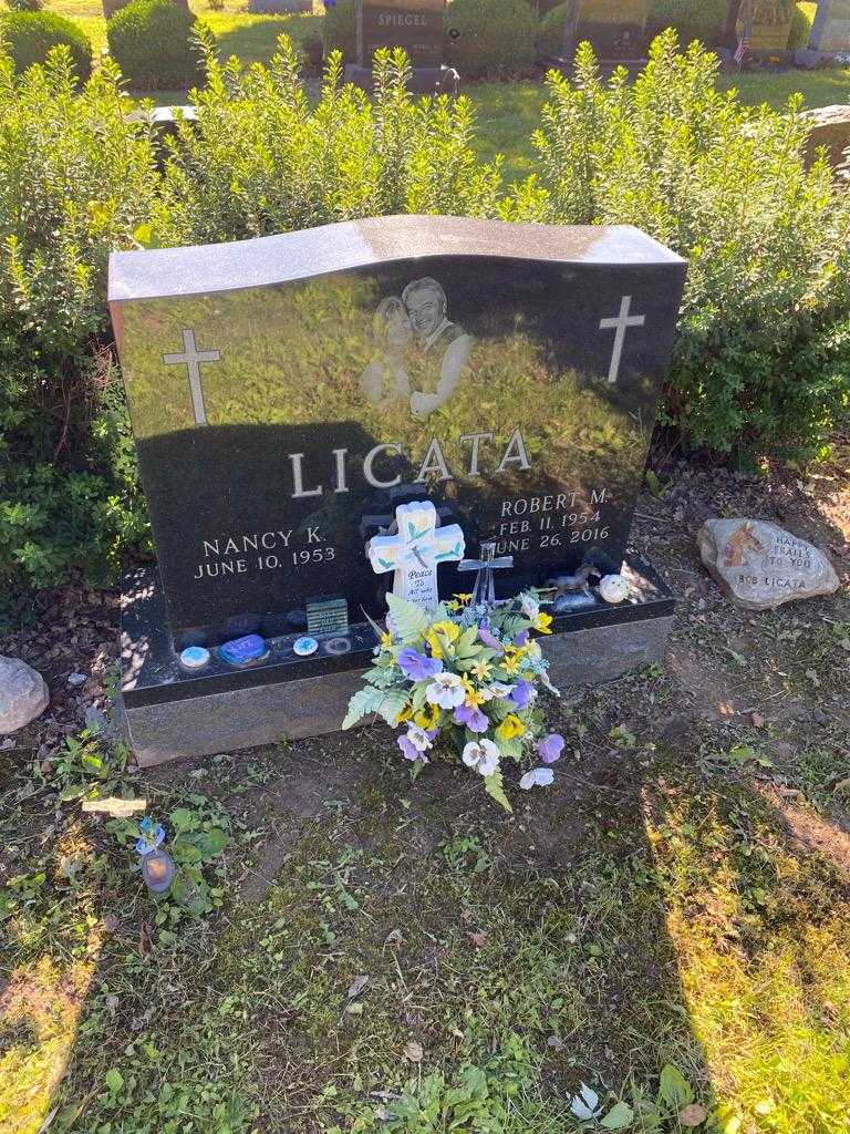 Robert M. Licata's grave. Photo 2