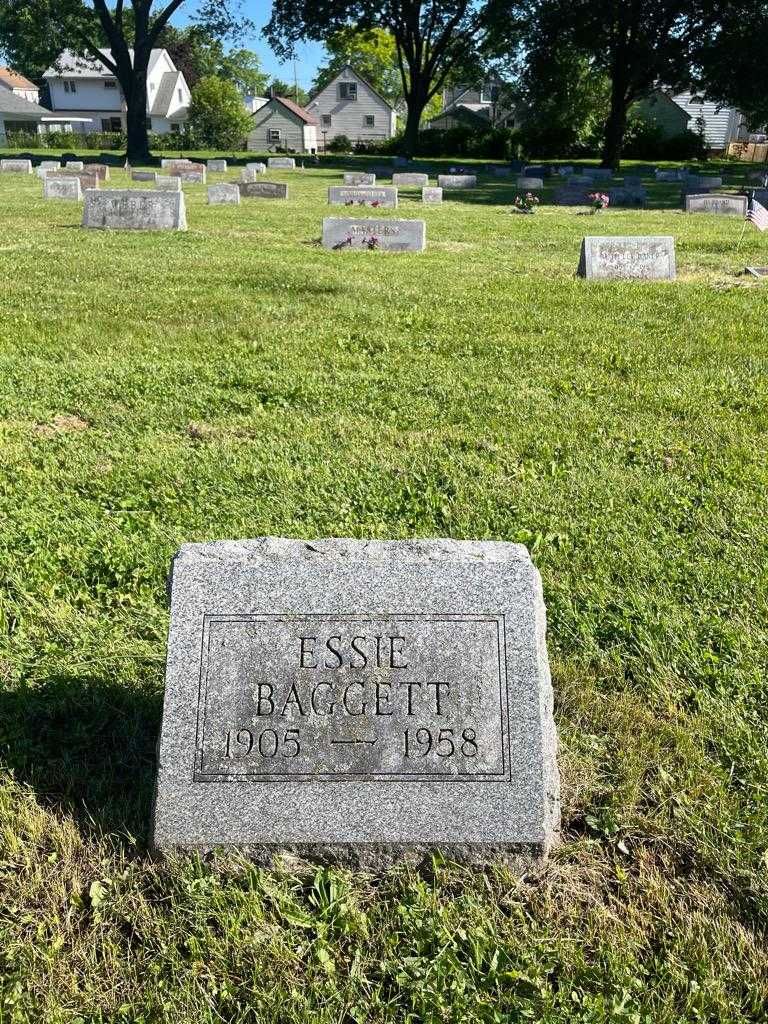 Essie Baggett's grave. Photo 2