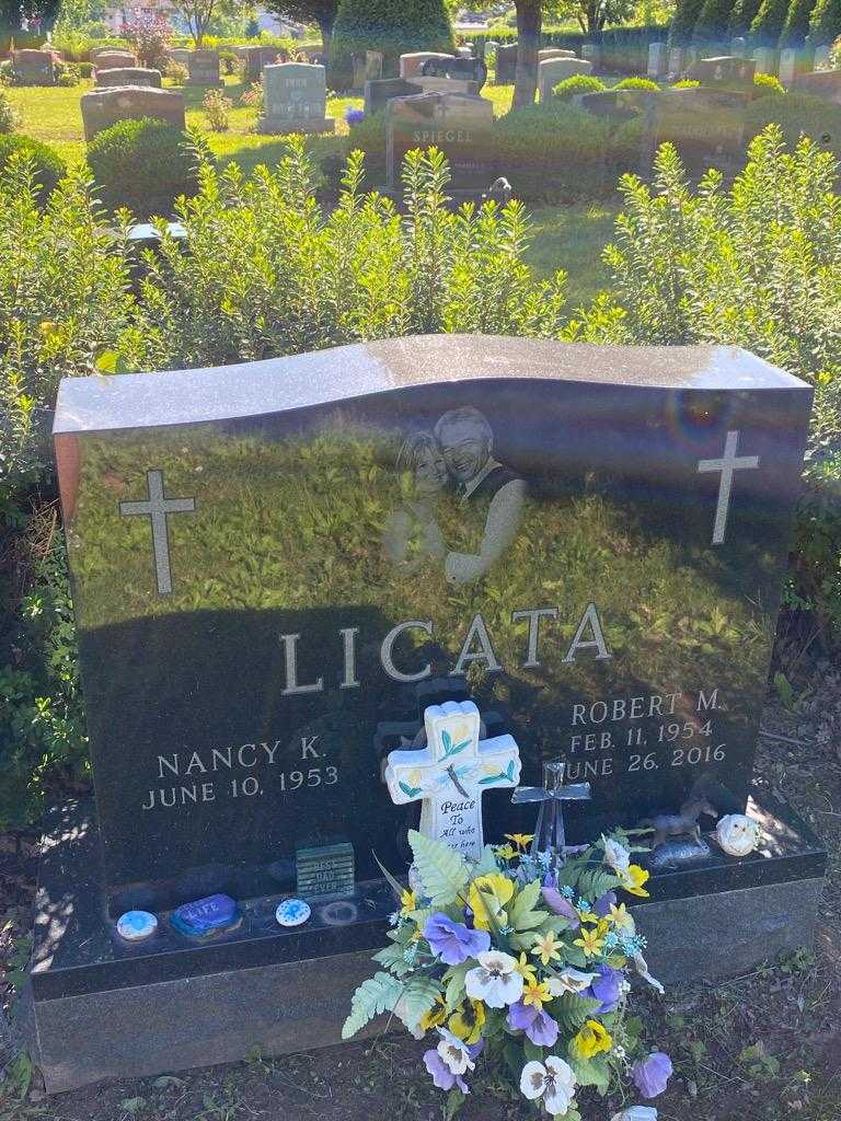 Robert M. Licata's grave. Photo 3