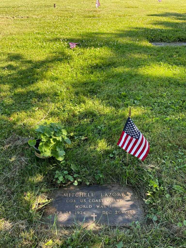 Mitchell Lazore's grave. Photo 2