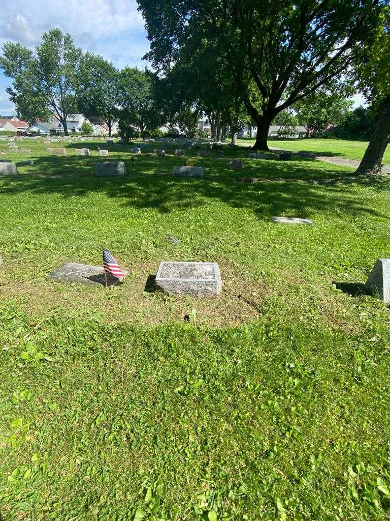 Burnside M. Hemstrought's grave. Photo 1