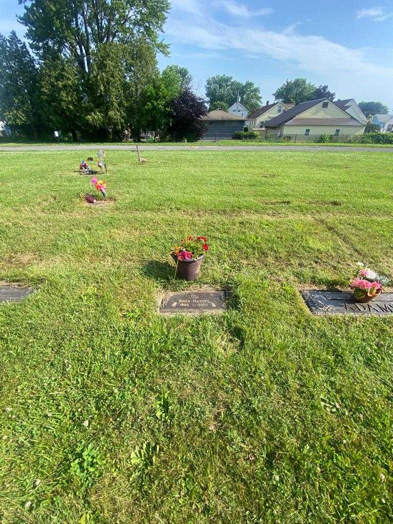 Rhea Harter's grave. Photo 1