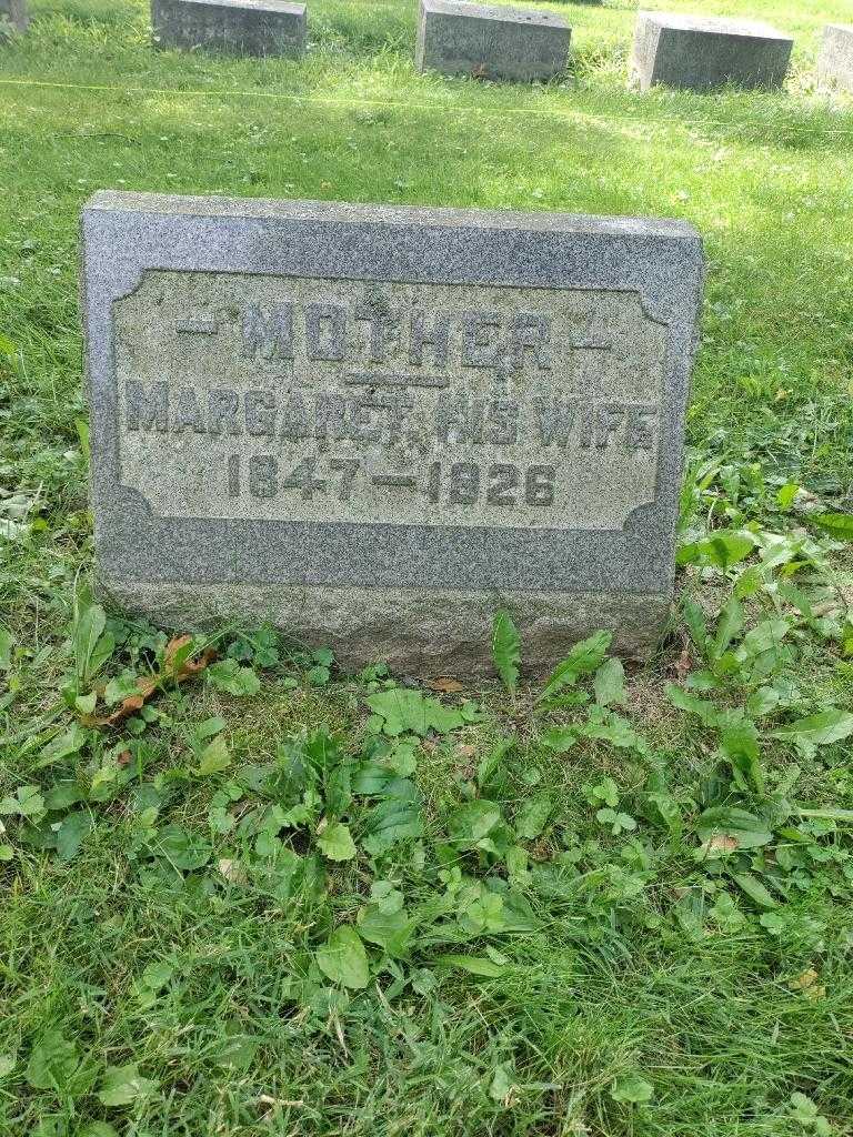 Margaret Benshadel's grave. Photo 3