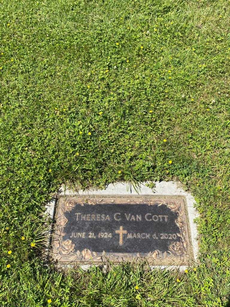 Theresa C. Van Cott's grave. Photo 3